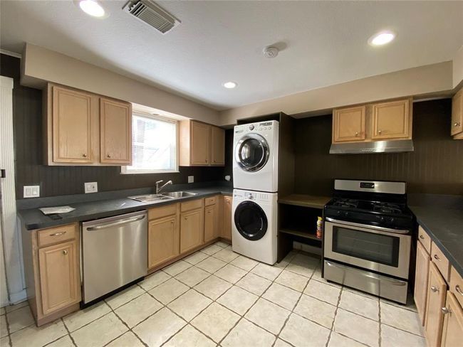 1110 E 27 Th St, House other with 5 bedrooms, 3 bathrooms and 2 parking in Houston TX | Image 11