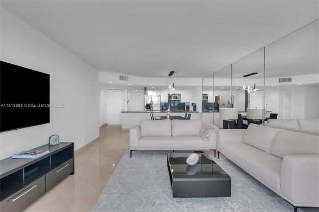APT-3332 - 1717 N Bayshore Dr, Condo with 2 bedrooms, 2 bathrooms and null parking in Miami FL | Image 12