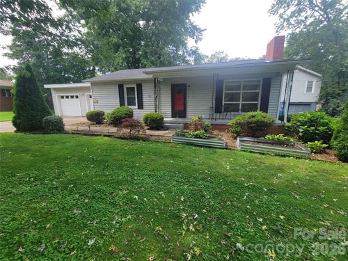 678 Brown Ave, Waynesville, NC, 28786-1992 | Card Image