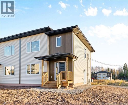 320 Lady Russell St, Moncton, NB, E1E0G1 | Card Image