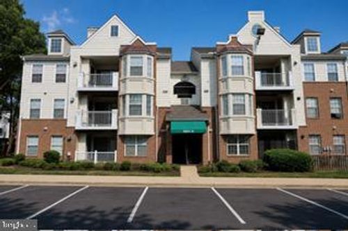 3-201-8951 Town Center Cir, UPPER MARLBORO, MD, 20774-4745 | Card Image