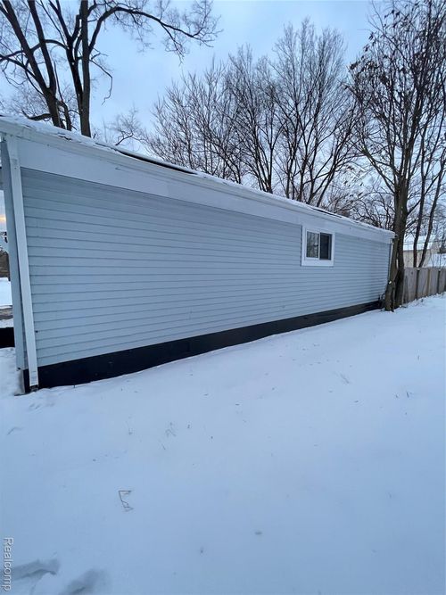 15757 Dacosta St, Detroit, MI, 48223-1151 | Card Image