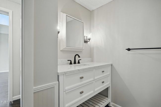 downstairs bath | Image 37