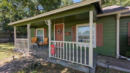 107 Brown St, Mansfield, TX, 76063-1711 | Card Image