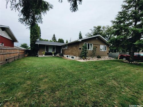 626 24th St W, Prince Albert, SK, S6V4N5 | Card Image