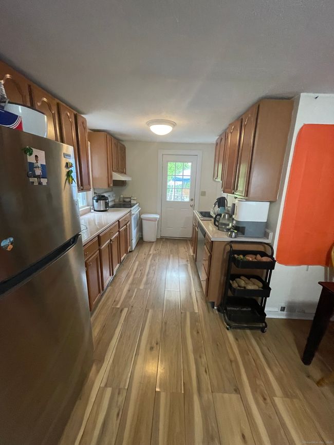 81 Benedict St, Home with 3 bedrooms, 1 bathrooms and 2 parking in Norwalk CT | Image 5