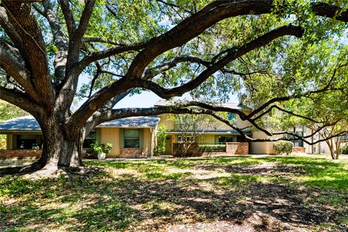 911 W Village Ln, Austin, TX, 78758-5825 | Card Image