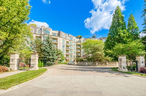 211-7071 Bayview Ave, Thornhill, ON, L3T7Y8 | Card Image