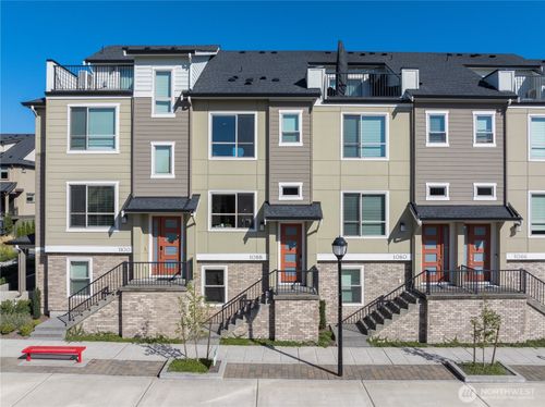 18-1088 6th Ave Ne, Issaquah, WA, 98029-5023 | Card Image