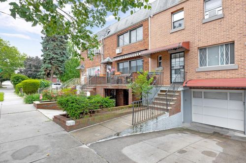 66 73rd Pl, Middle Village, NY, 11379 | Card Image