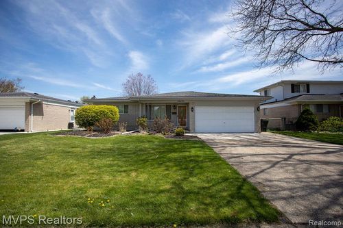 35470 Dearing Dr, Sterling Heights, MI, 48312-3710 | Card Image