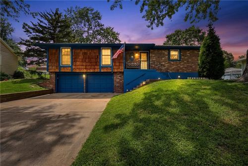 2524 Whitney Ave, Independence, MO, 64057-2402 | Card Image