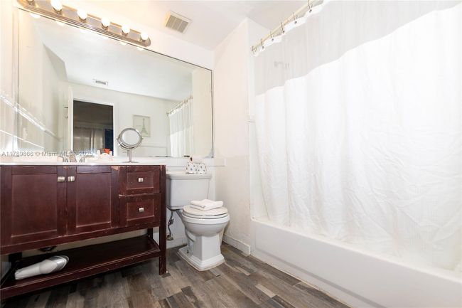 APT-203 - 918 Ocean Dr, Condo with 0 bedrooms, 1 bathrooms and null parking in Miami Beach FL | Image 8