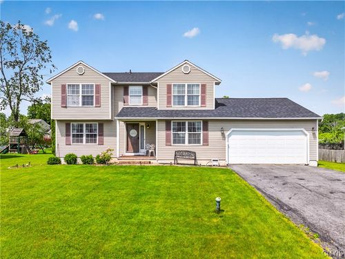8633 Snowshoe Trl, Cicero, NY, 13039-7834 | Card Image