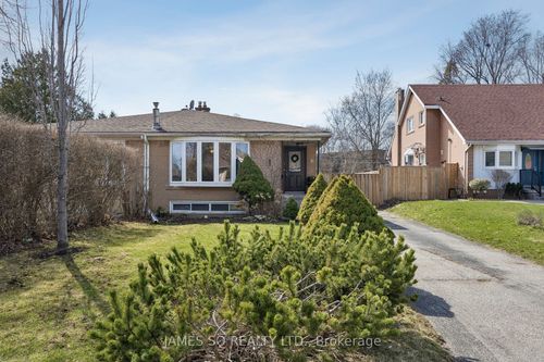 16 Ravenrock Court, North York, ON, M3A2Y9 | Card Image