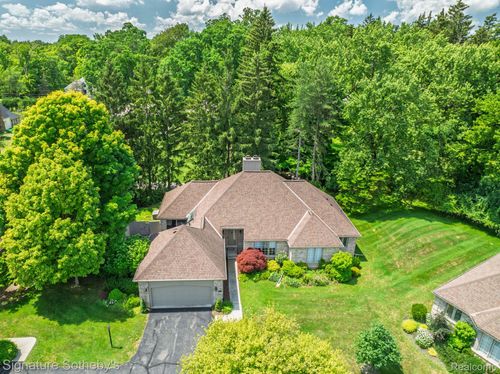 32326 Spruce Ln, Beverly Hills, MI, 48025-3596 | Card Image
