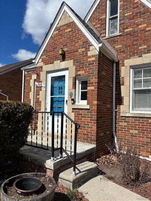 1528 Roslyn Rd, Grosse Pointe Woods, MI, 48236-1011 | Card Image