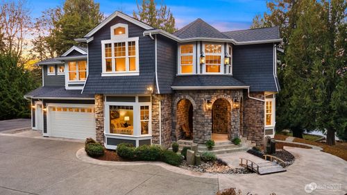 25935 Se 235th Way, Maple Valley, WA, 98038-6704 | Card Image