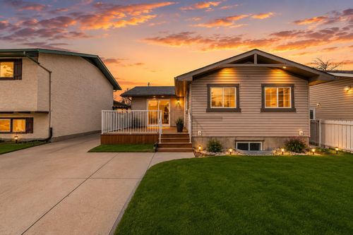 755 Penbrooke Rd Se, Calgary, AB, T2A3T3 | Card Image