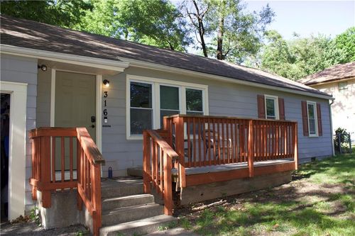 316 82nd St, Kansas City, MO, 64118-1130 | Card Image