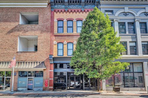 109 Campbell Ave Sw, Roanoke, VA, 24011-1215 | Card Image