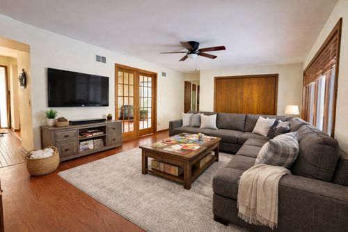 938 Duvall Dr, Woodstock, IL, 60098-8866 | Card Image