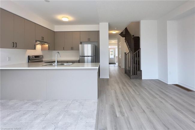 39 Prest Way, Townhouse with 3 bedrooms, 3 bathrooms and 2 parking in Fergus ON | Image 6
