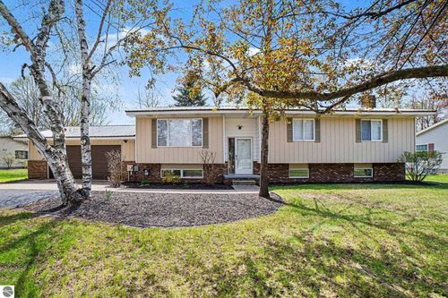 3431 Maradee Ct, Farwell, MI, 48622-9778 | Card Image