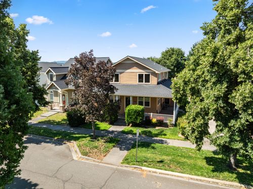 626 Griffin Oaks Dr, Central Point, OR, 97502-2284 | Card Image