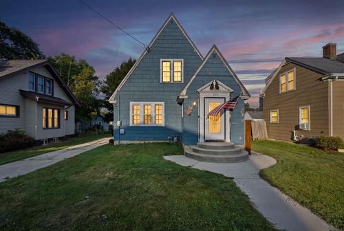 1009 N 12th Street, Manitowoc, WI, 54220 | Card Image