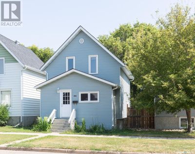 881 Elgin Ave, House other with 3 bedrooms, 2 bathrooms and null parking in Moose Jaw SK | Image 1