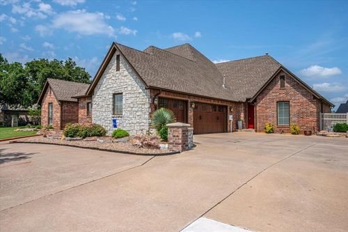 1213 Muirfield Drive, Shawnee, OK, 74801 | Card Image