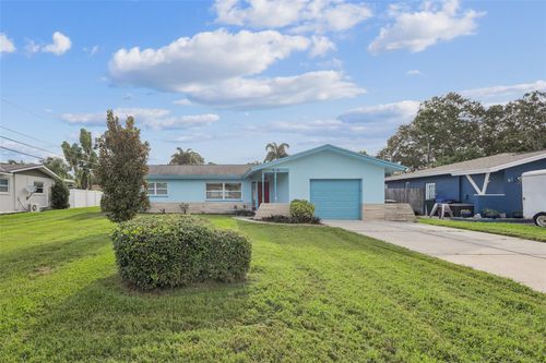 93 Oakwood Dr, DUNEDIN, FL, 34698-8217 | Card Image