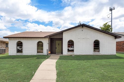 2410 Cedar Elm Ln, Garland, TX, 75043-5915 | Card Image