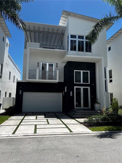 8286-8286 Nw 33rd Ter, Doral, FL, 33122-1995 | Card Image