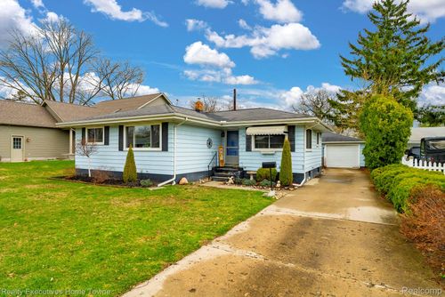 3126 Elk St, Port Huron, MI, 48060-2033 | Card Image