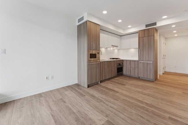 610 - 9675 King George Blvd, Condo with 1 bedrooms, 1 bathrooms and 1 parking in Surrey BC | Image 18
