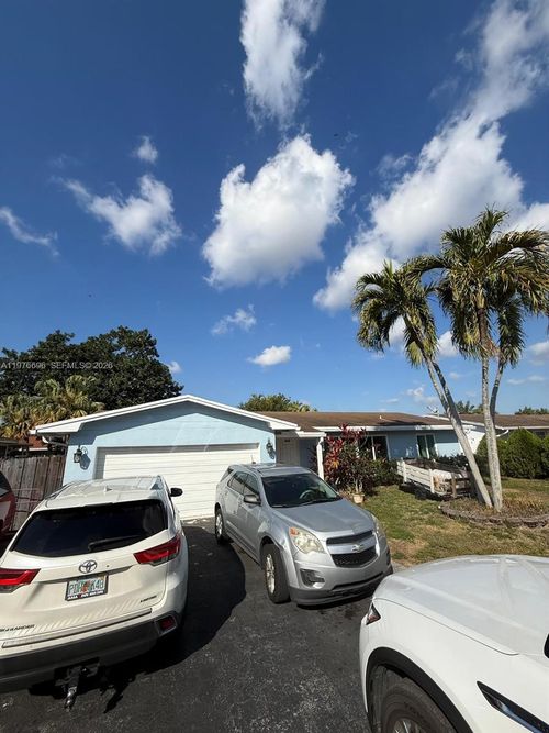 8105 Nw 74th Ter, Tamarac, FL, 33321-4860 | Card Image