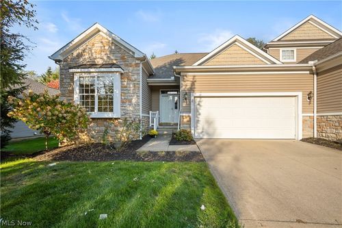 39-29427 Hummingbird Cir, Westlake, OH, 44145-5288 | Card Image
