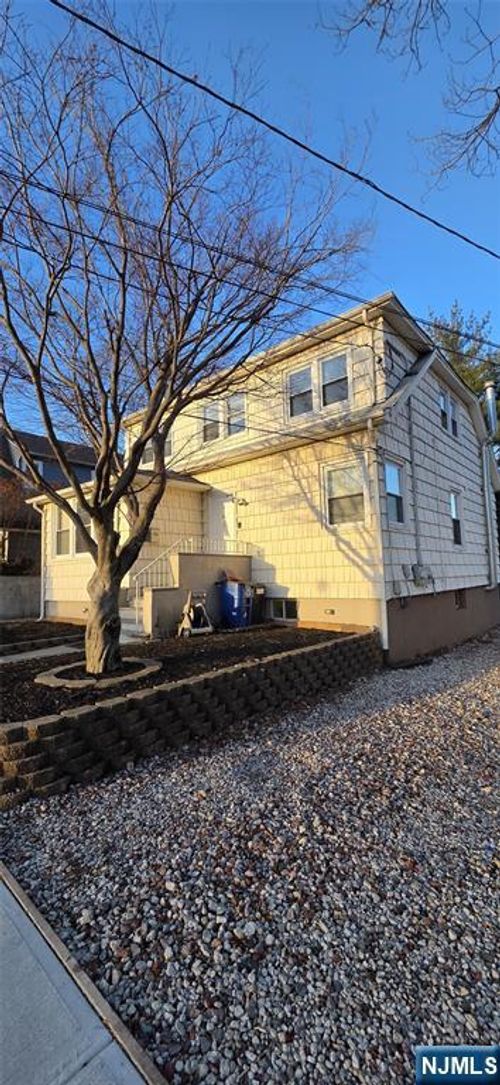 757 Ray, Ridgefield, NJ, 07657 | Card Image