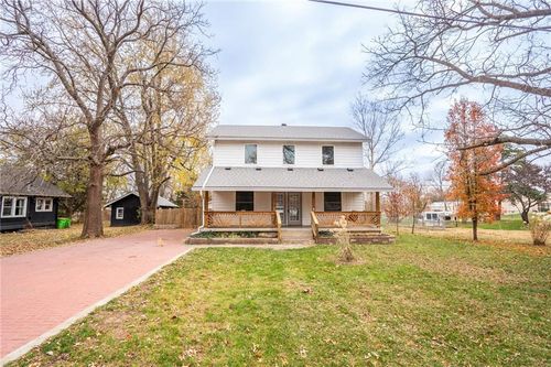 427 Pine St, Wellsville, KS, 66092-8904 | Card Image
