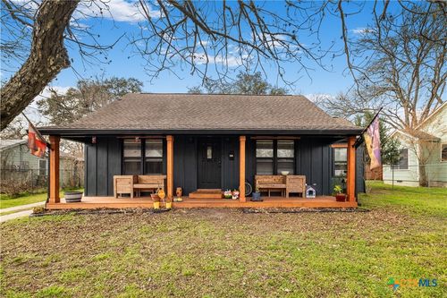 411 La Grange St, Hallettsville, TX, 77964-2307 | Card Image