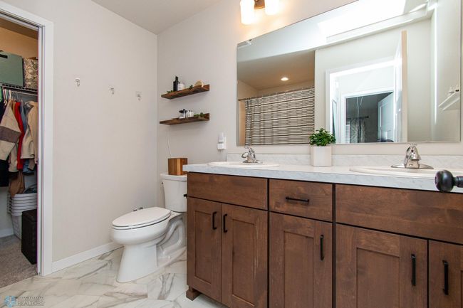 Hollywood Full Bath | Image 27