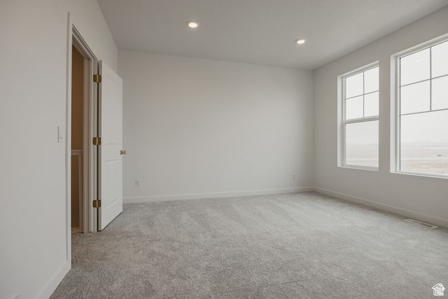PICTURE OF MODEL | Image 9