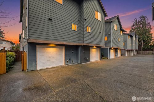 930 N 96th Street, Seattle, WA, 98103 | Card Image