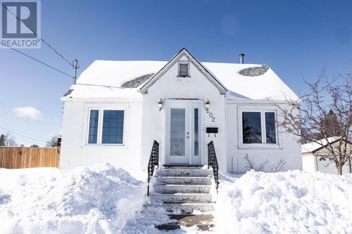 202 Pine St, Thunder Bay, ON, P7A5X8 | Card Image