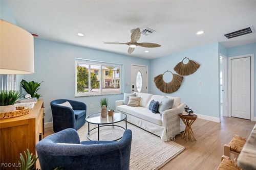 810 Harvard St, Englewood, FL, 34223-2871 | Card Image