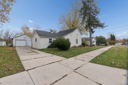 314 N Hibbard St, Fowlerville, MI, 48836-9729 | Card Image