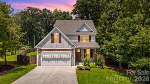 5810 Dwayne Starnes Dr, Hickory, NC, 28602-8915 | Card Image