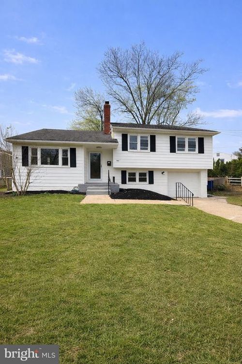 102 Dawn Dr, Mount Holly, NJ, 08060-1226 | Card Image